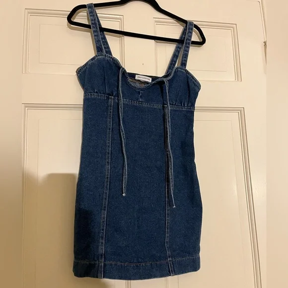 ๐๐ฆ๐ NWOT BLUE DENIM Urban Outfitters UO Keyhole Dress - Picture 10 of 10